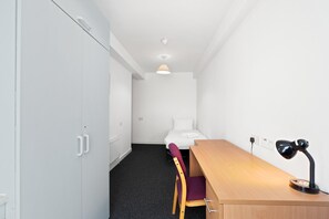 Room - Kings Residence 7 | By My Getaways (Brighton)