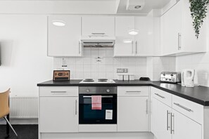 Refrigerador, microondas, horno y tostadora 