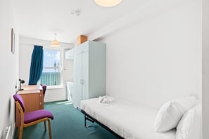 6 bedrooms, iron/ironing board, Internet, bed sheets - Kings Residence 8 | By My Getaways (Brighton)
