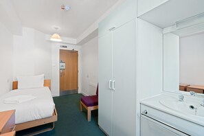 6 habitaciones, tabla de planchar con plancha, internet y ropa de cama 