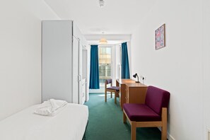 6 bedrooms, iron/ironing board, Internet, bed sheets - Kings Residence 10 | By My Getaways (Brighton)