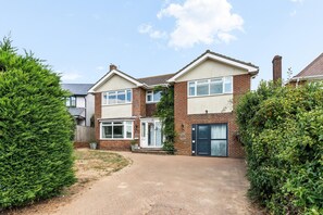 Exterior - Downs Heights | By My Getaways (Brighton)