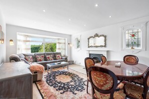 Interior - Downs Heights | By My Getaways (Brighton)