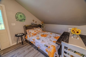 1 bedroom, WiFi (free), bed sheets