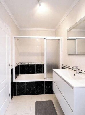 Shower - Vrbo Property (Dénia)