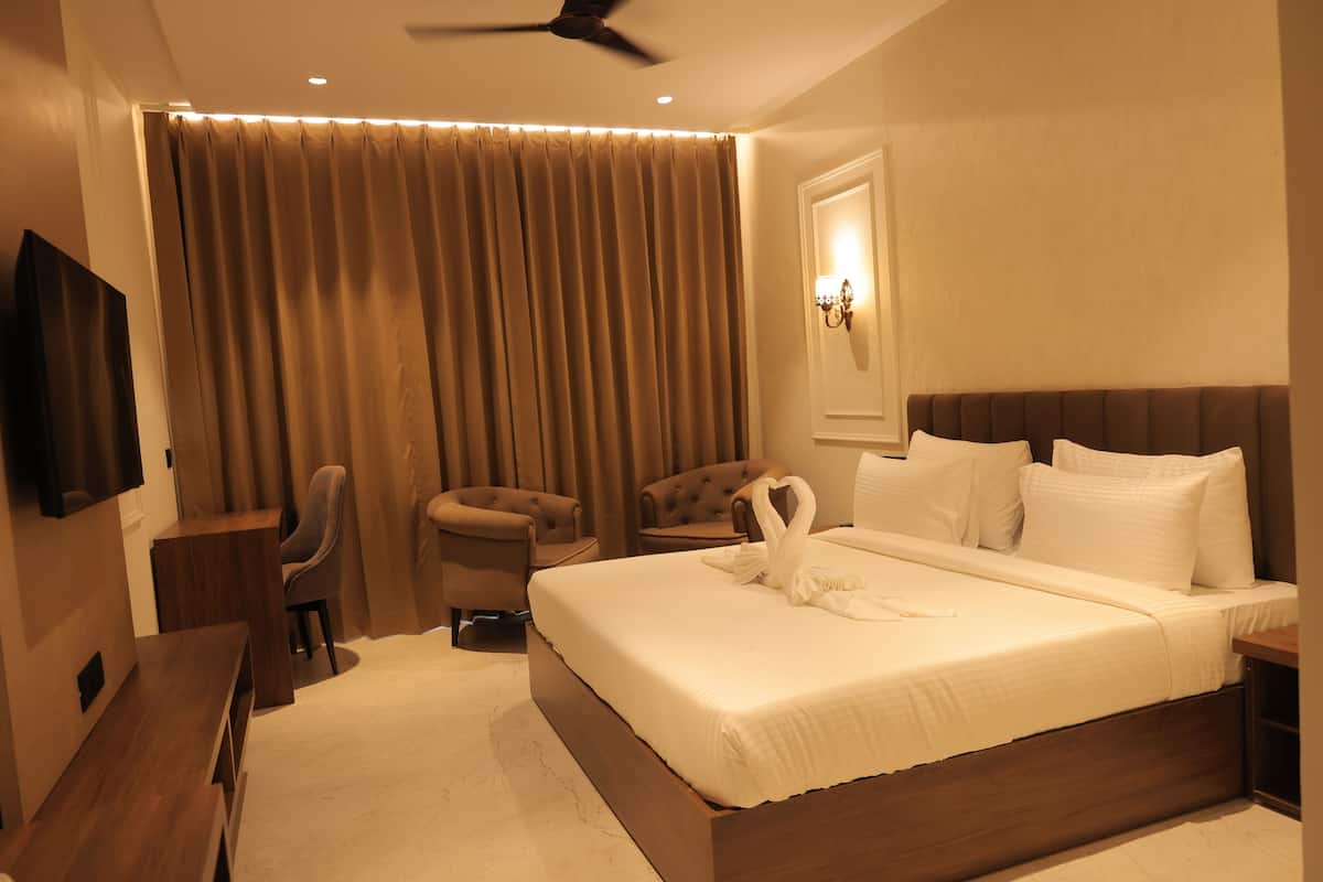 Laptop workspace, free WiFi, bed sheets