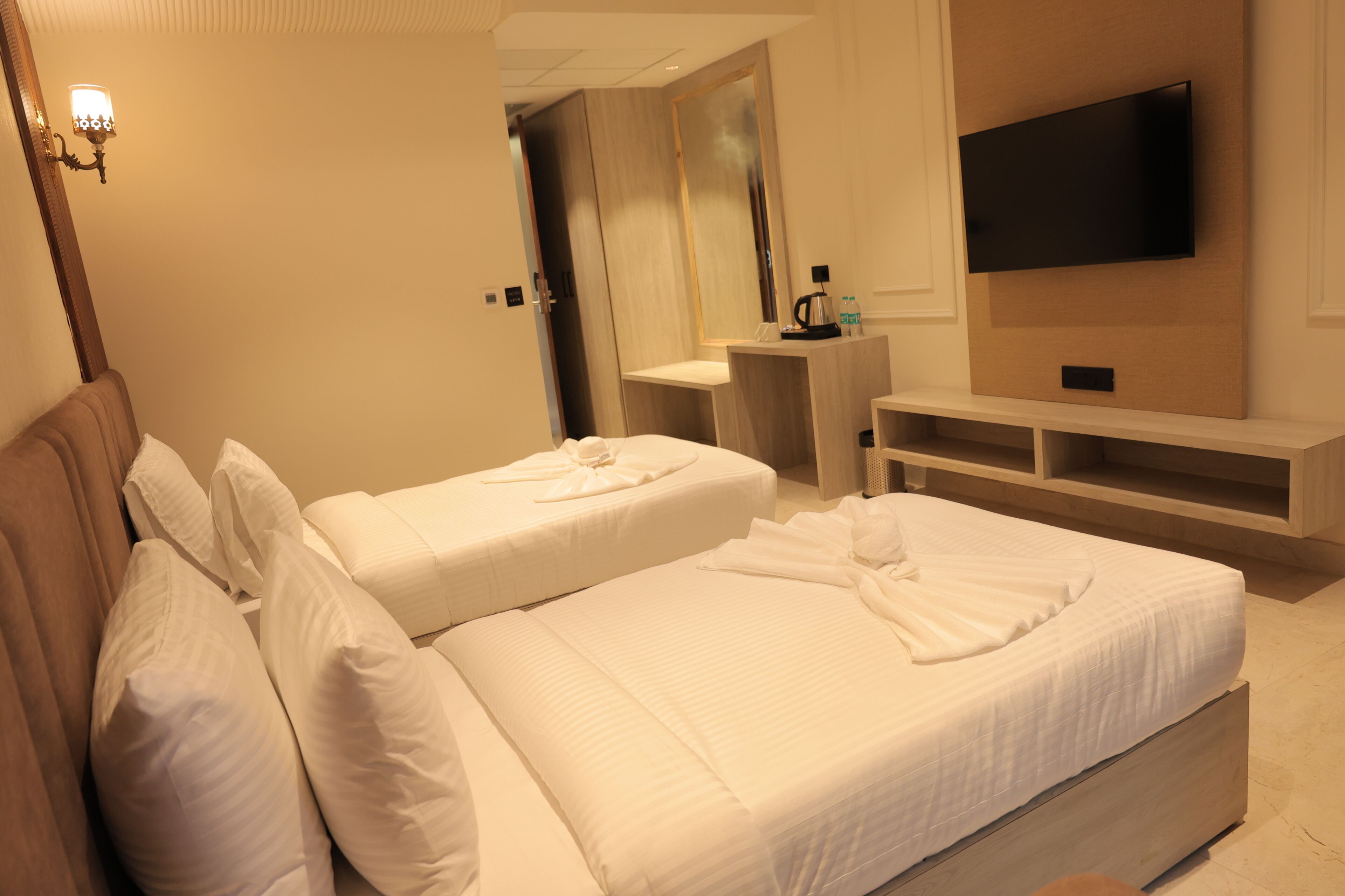 Espacio para trabajar con laptop, wifi gratis y ropa de cama 
