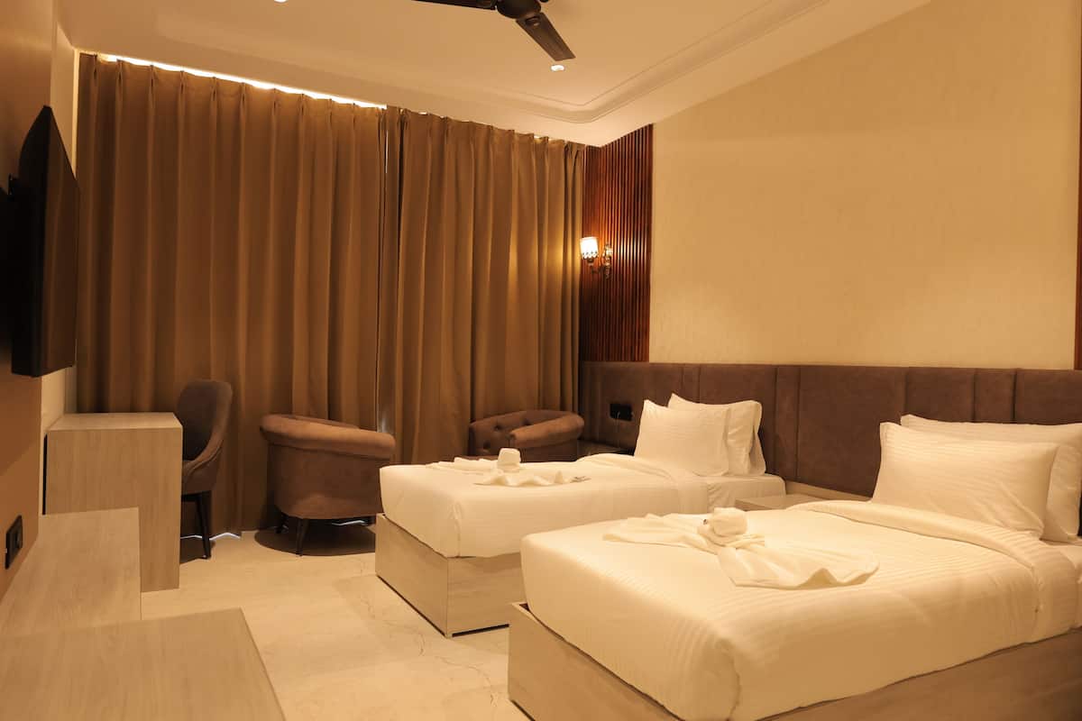 Laptop workspace, free WiFi, bed sheets