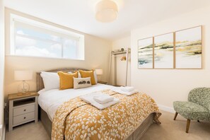 Room - Stylish TownCentre Apartment|King Bed|Cotswold Way - Pass the Keys (Dursley)