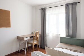 A bedroom with a bed, a desk, and a chair. - Lisbon Olivais Residence – 2BR Apartment (Lisbon)
