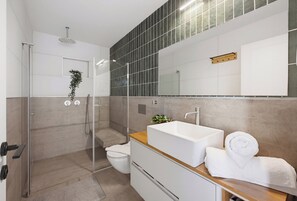 Unclassified image, 2 of 28, button - Modern City Apt Near Talpiot Market (Haifa)