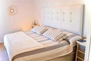 Iron/ironing board, WiFi, bed sheets - Vrbo Property (Dénia)