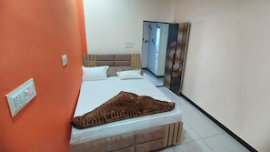 Deluxe Double Room | Meja, ruang kerja komputer riba, Wi-fi percuma 