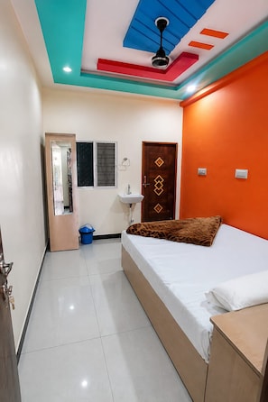 Deluxe Double Room | Desk, laptop workspace, free WiFi - Hotel Kridhika Inn (Ujjain)