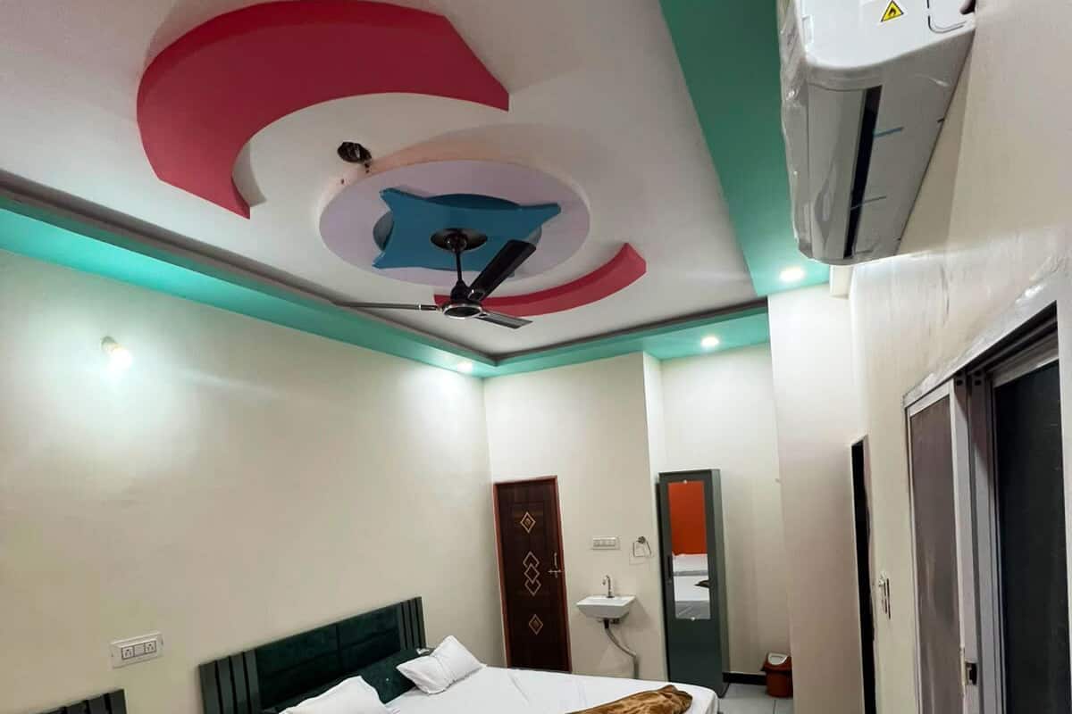 Family Quadruple Room | Desk, laptop workspace, free WiFi