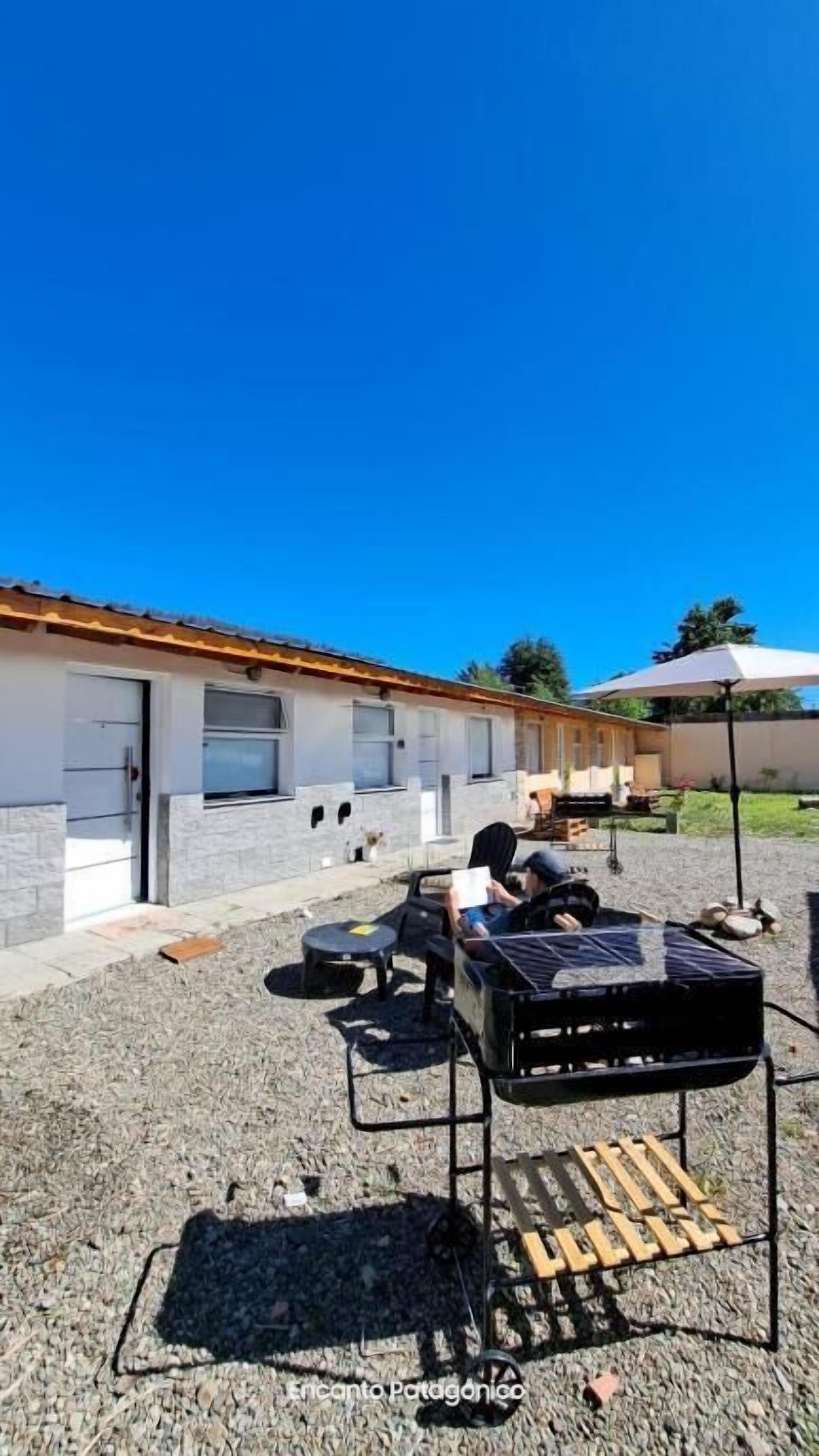 Suite estudio estándar, vista al patio | Restaurante al aire libre