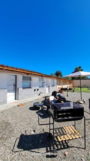 Standard Studio Suite, 1 Queen Bed, Ensuite, Courtyard View | Outdoor dining - Cabañas LOft Encanto Patagonico II (El Bolsón)