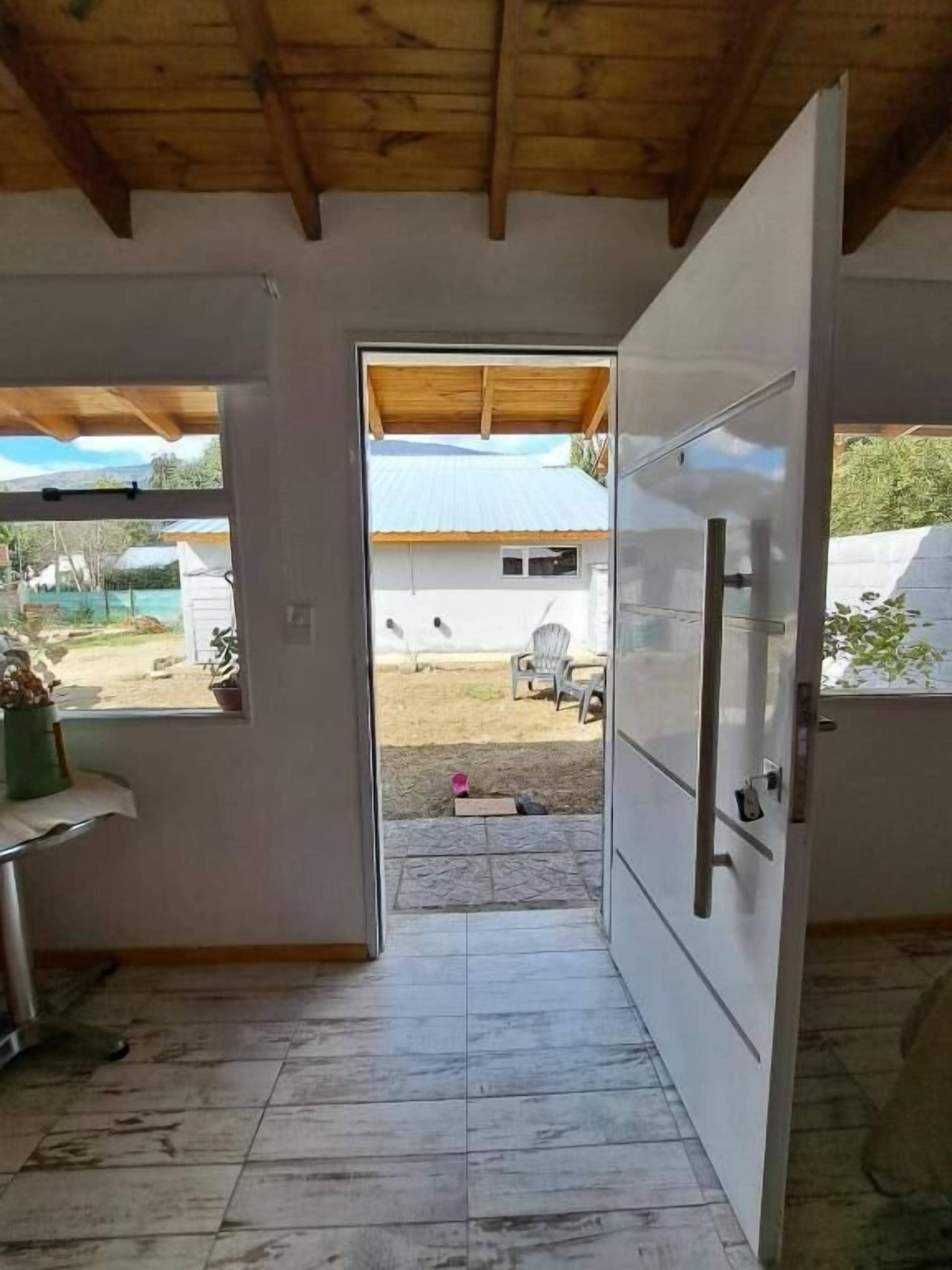 Suite estudio estándar, baño privado, vista al patio | Interior
