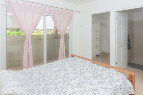 Jungle Beach House, Hidden in the Jungle, Yet Just a 6 Minute Walk to The Beach!