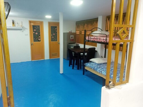 Correll’s Cottages 
 Cozy 
Family Resort
Pet friendly
Beach resort