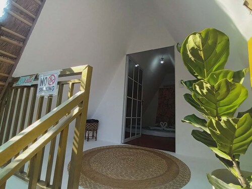 Correll’s Cottages 
 Cozy 
Family Resort
Pet friendly
Beach resort