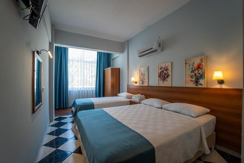 Classic Quadruple Room, Mountain View | WiFi (free)