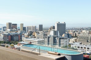 A cityscape with a swimming pool in the foreground and high-rise buildings in the background. - FortyOnL | Table Mountain Retreat (Cape Town)