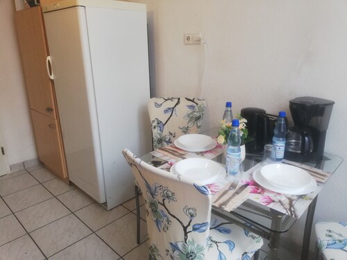 Apartment White – Haus Lindheim with Wi-Fi, Historic Charm & Personal Service