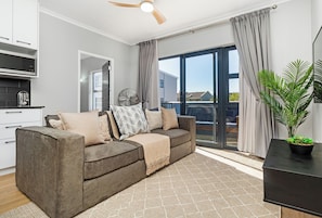 Living area - Cape on Porterfield | Modern Table View Retreat (Cape Town)