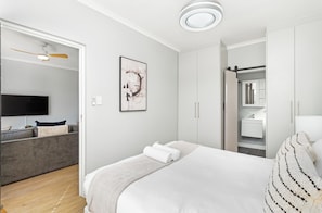Room - Cape on Porterfield | Modern Table View Retreat (Cape Town)