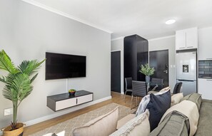 Living area - Cape on Porterfield | Modern Table View Retreat (Cape Town)