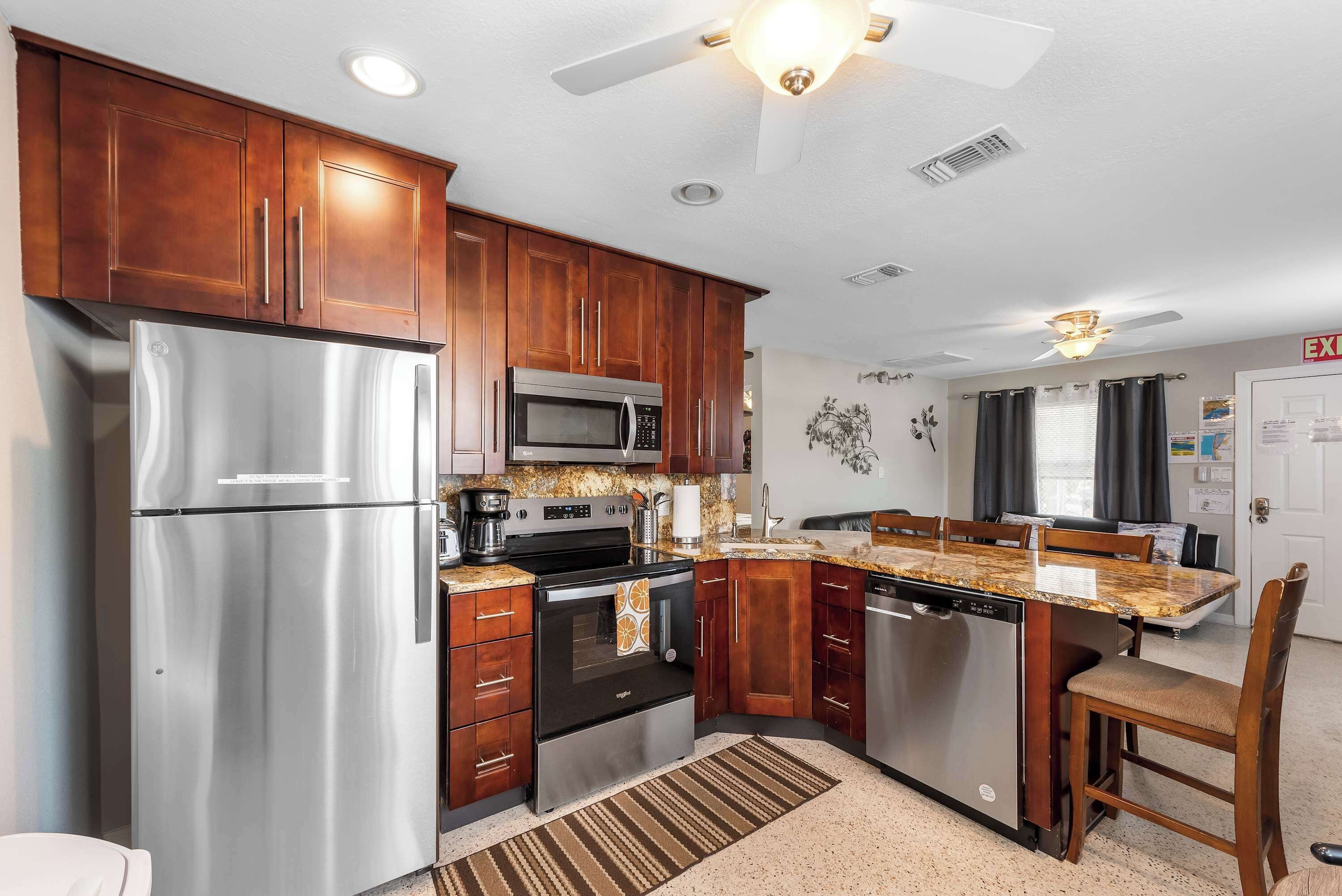 Coffee/tea maker, fridge, microwave, oven