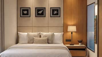 Deluxe Suite, City View | Desk, laptop workspace