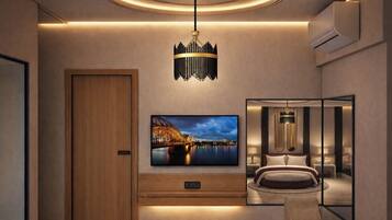 Luxury Suite | Desk, laptop workspace