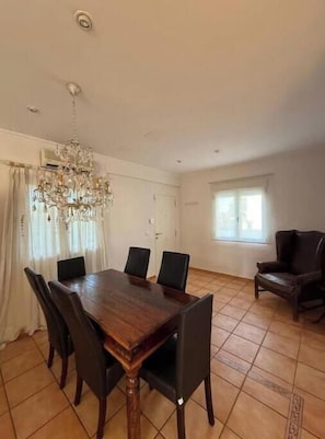 Dining - Villa Eirene (VC)