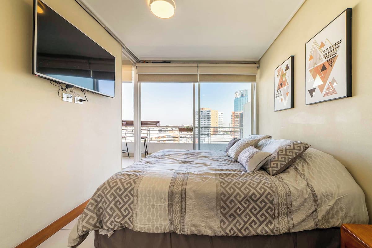 Apartamento, vistas a la ciudad | Tabla de planchar con plancha, wifi gratis, ropa de cama