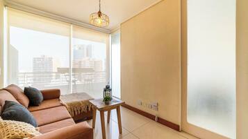 Apartment, Stadtblick | Wohnbereich