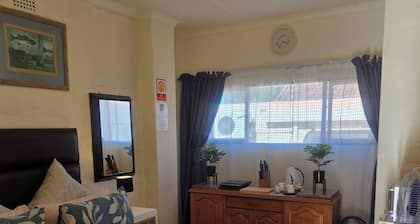 Room-aloe Self Catering Budget Room With