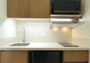 A kitchen with a stainless steel sink, a dishwasher, wooden cabinets, and a microwave. - Loft 10 minutes from the beach, 2 queen-size beds, kitchenette, Wi-Fi, fitness center, Nuevo Vallarta   (Flamingos)