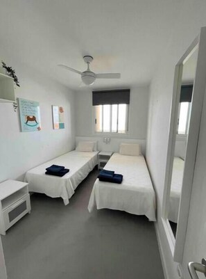 Iron/ironing board, WiFi, bed sheets - Vrbo Property (Oliva)