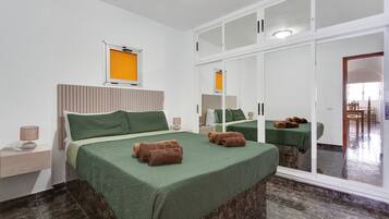 2 slaapkamers, een strijkplank/strijkijzer, wifi, beddengoed