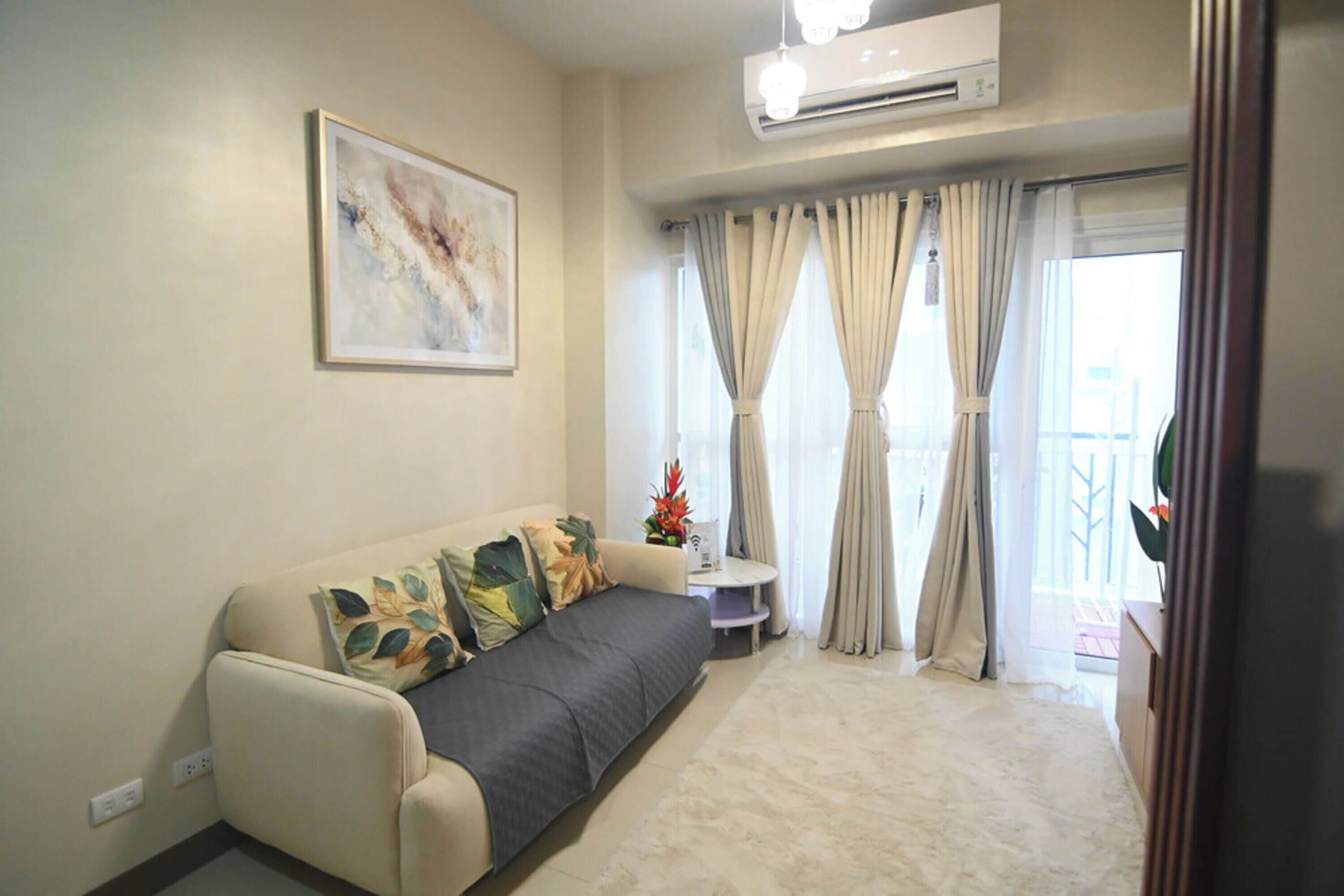 Comfort Condo, 1 Bedroom, Non Smoking, Air conditioning | Living room | 32-inch Smart TV with digital channels