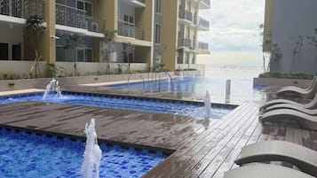 Kolam renang outdoor