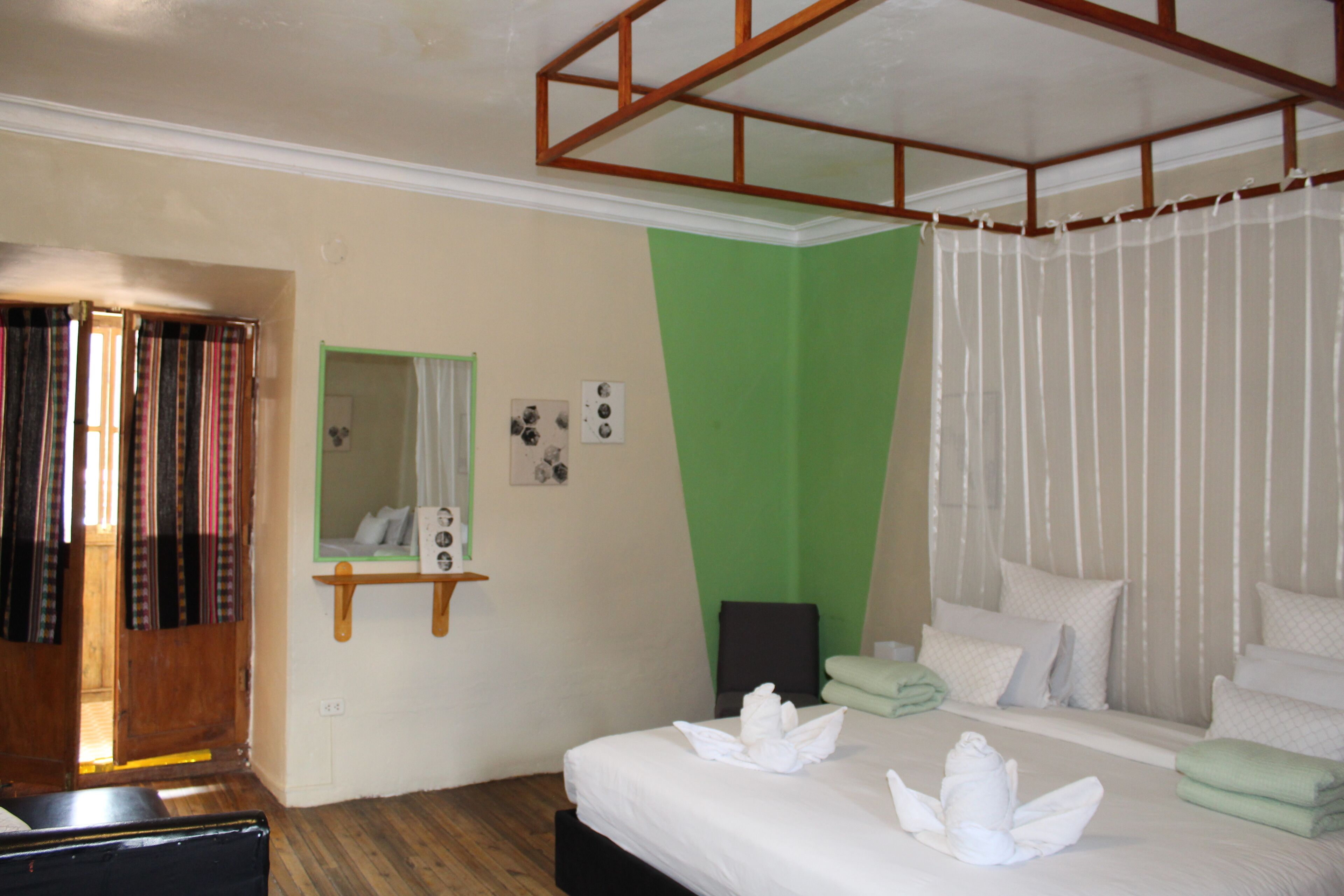 Suite Deluxe, balcón, vistas a la montaña | Ropa de cama de alta calidad y colchones con acolchado adicional