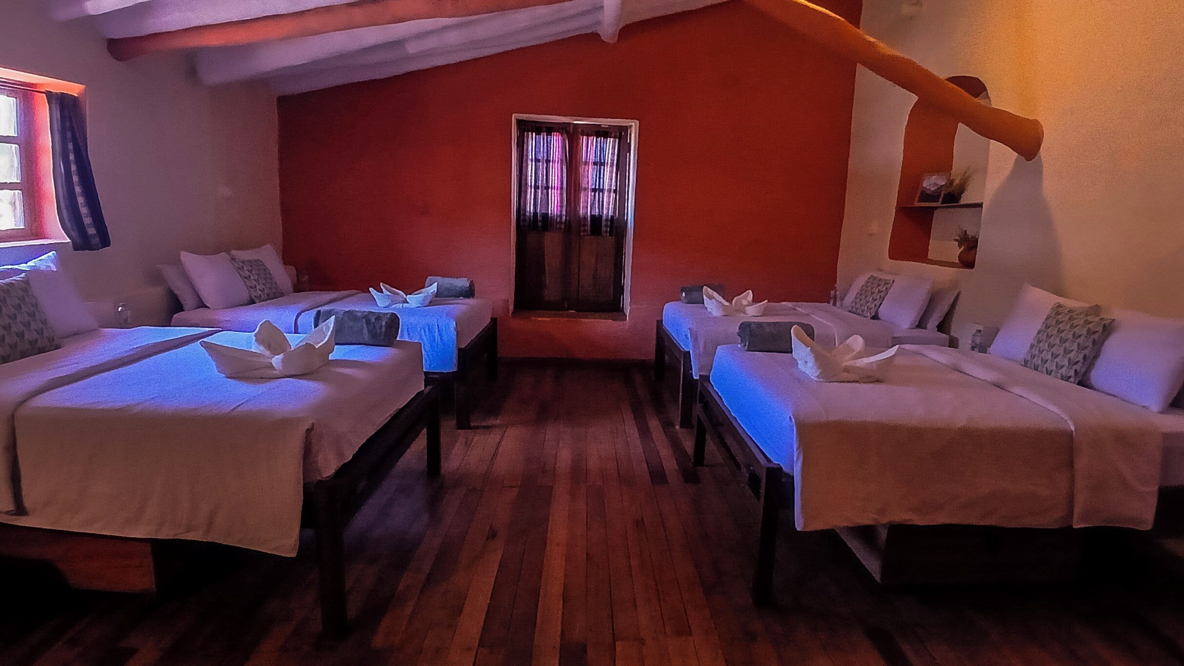 Chambre Quadruple Deluxe, vue montagne | Spa | Massages aux pierres chaudes, massages des tissus profonds