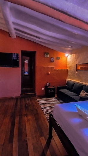 Deluxe Quadruple Room, Mountain View | Iron/ironing board (on request), free WiFi - Loki Boutique Cusco (Cusco)