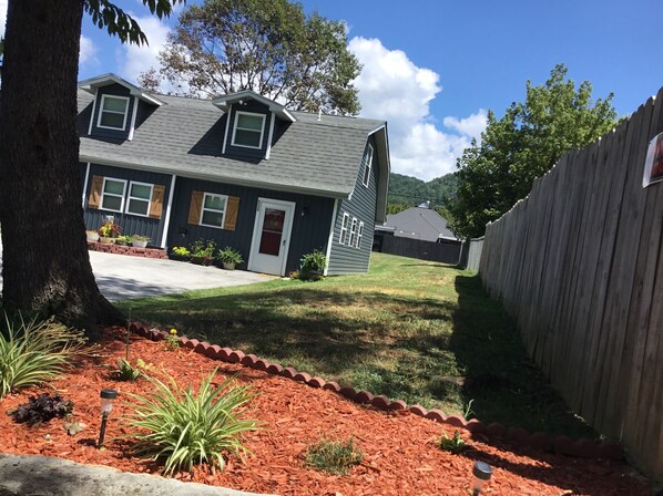 Exterior - 3-bedroom home in Erwin TN. Peaceful, safe, and quite with friendly neighbors. (Erwin)