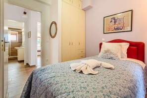 A bedroom with a bed, a red headboard, a large wardrobe, and a framed artwork on the wall. - Stemnitsa Stone Residence - Cosy Mountain Escape (Stemnitsa)