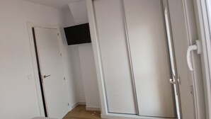 2 bedrooms, WiFi (free), bed sheets