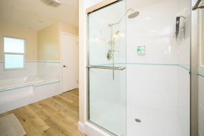 Bathroom - Farm Retreat in Williston, Near Gainesville & Ocala (Williston)